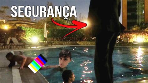 Invadimos Uma Piscina Pelados Deu Ruim Youtube