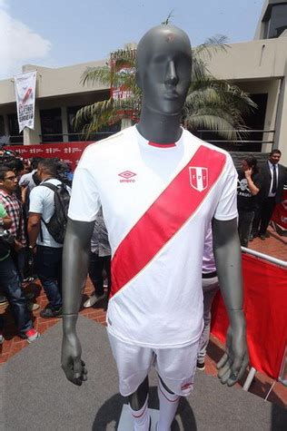 Vendita Maglie Calcio Poco Prezzo 2019 2020 Maglie Calcio Replica Peru