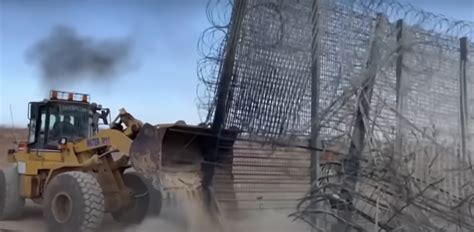 Barbed wire and Fence using in Israel-Gaza border fence - DEZE Metal Fence