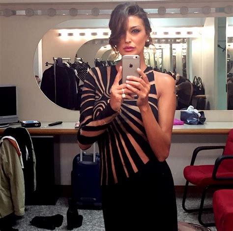 Cristina Buccino Il Nude Look Con Vista Sui Capezzoli Da Chiambretti