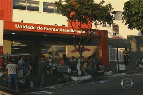 Pacientes Esperam Horas Na Fila Para Receber Atendimento Em Upa Na Zona