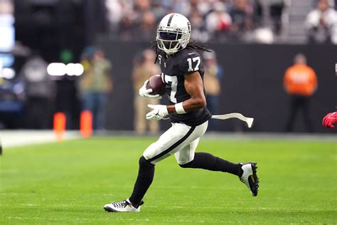 Davante Adams should request a trade from the Las Vegas Raiders