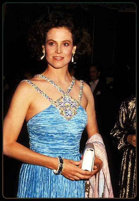 Sigourney Weaver Looking Sexy In A Beautiful Blue Dress Scrolller