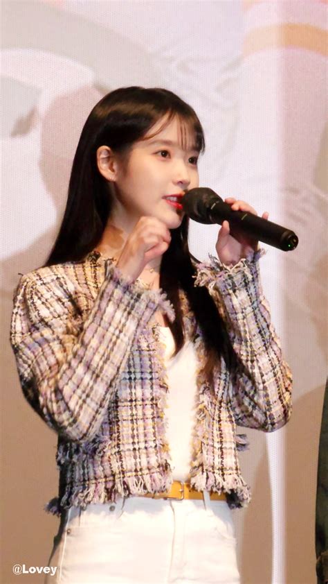 Pretty Ji Brasil on Twitter RT LoveyS2iu 폰카로 찍은 아이유 사랑해