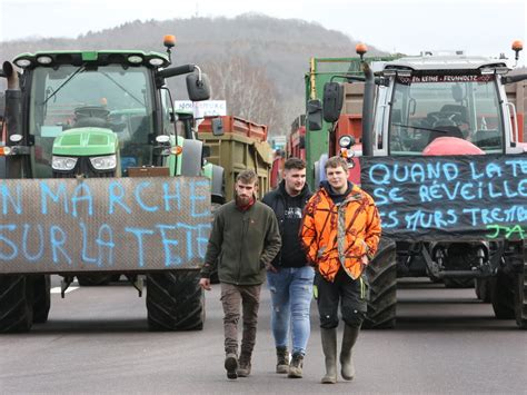 Moselle Col Re Des Agriculteurs Deux Autoroutes Bloqu Es La Moselle