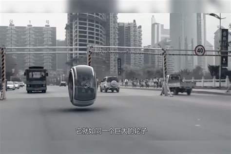 四川街头出现“磁悬浮汽车”，飘浮在半空中，路人纷纷看呆了！