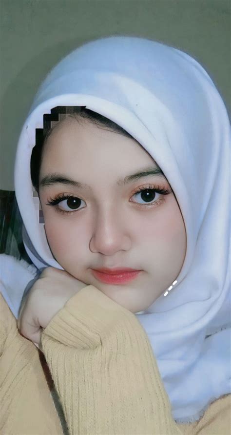 Pin oleh Emha Irmawati di ʜɪᴊᴀʙ Gadis swag Orang cantik Kecantikan