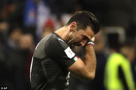 Gianluigi Buffon Retires From Italy After WC Play Off Loss Daily Mail