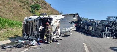 Acidente Na Br 040 Deixa Motorista Gravemente Ferido E Trânsito