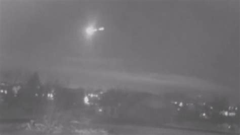 Meteor Sighting Huge Fireball Streaks Across Sky In Iowa Youtube