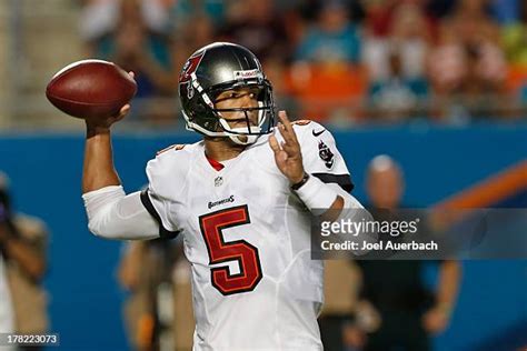 Josh Freeman Buccaneers Photos and Premium High Res Pictures - Getty Images