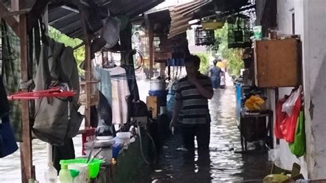 Hujan Satu Jam Lebih Guyur Kota Solo Todipan Banjir Warga Siaga Di