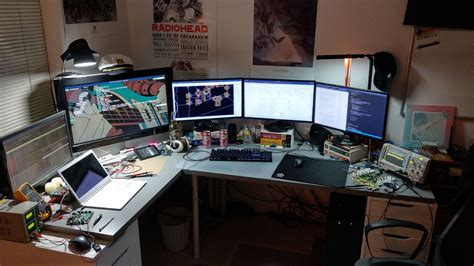Student Battlestation - Electrical/Computer Engineering | Computer desk ...