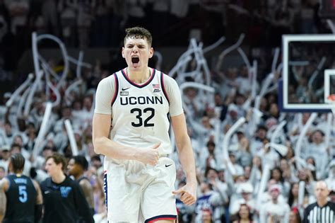 The Latest Nba Mock Draft From Espn Has The Blazers Taking Donovan Clingan