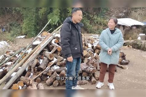 美女欠小伙30万不还，气的小伙把她扛回家当老婆，结局太搞笑了！