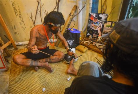 Pembuatan Tato Mentawai Republika Online