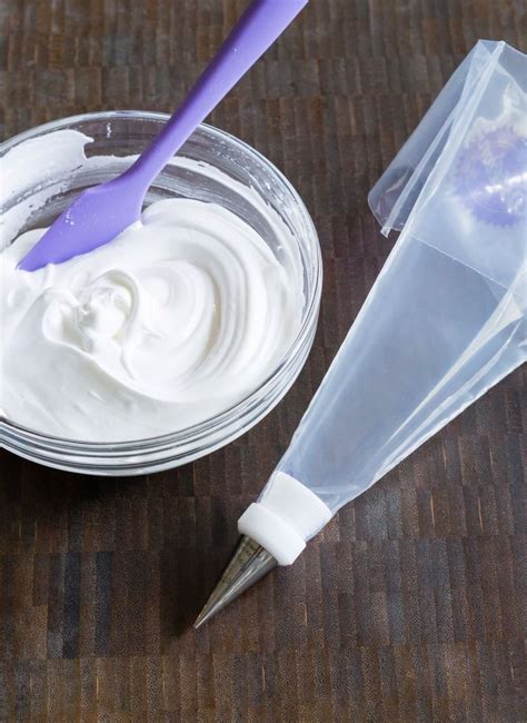 How To Fill A Piping Bag Frosting Bag Icing Tips Frosting Tips