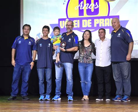 ATLETAS DO VÔLEI DE PRAIA SÃO HOMENAGEADOS EM NAVEGANTES Jornal nos