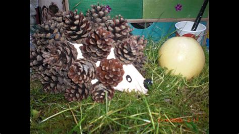 Tolle Herbst Deko Großer Igel aus Tannenzapfen ganz einfach und