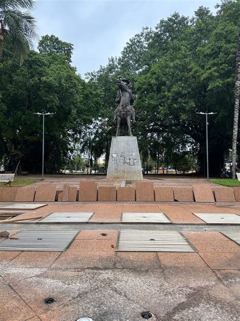 Prefeitura requalifica fonte de água da Praça Cívica ao lado do