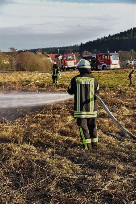 Peterzell Fl Chenbrand Wiese Geht In Flammen Auf Durch Privates Feuer