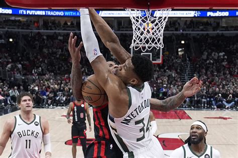 NBA: Giannis Antetokounmpo powers Bucks past Bulls