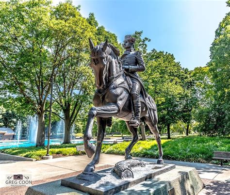 Anthony Wayne statue : r/fortwayne