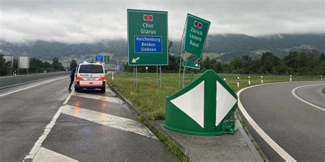 Benken SG Fahrunfähig Selbstunfall verursacht und weitergefahren