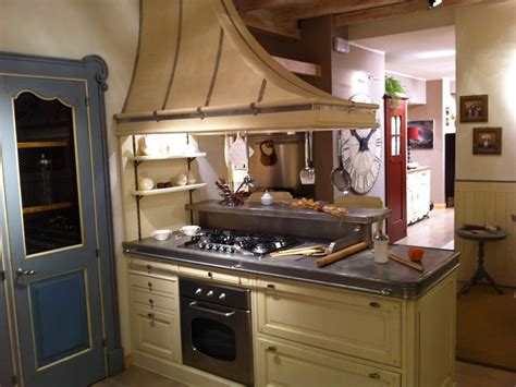 Cucina Con Penisola Country Dhialma Marchi Cucine A Prezzo Ribassato