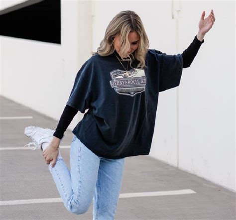 How To Rock The Street Style Oversized T Shirt And Jeans Outfit A