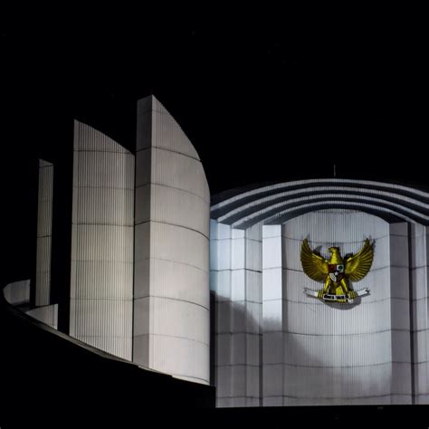 monumen lebih  sekedar bangunan