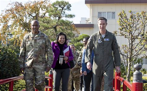 Pacific Air Forces Commander Meets With Team Yokota