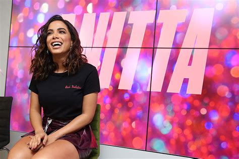 Anitta Faz Coletiva De Imprensa Para Lan Ar Clipe Ofuxico