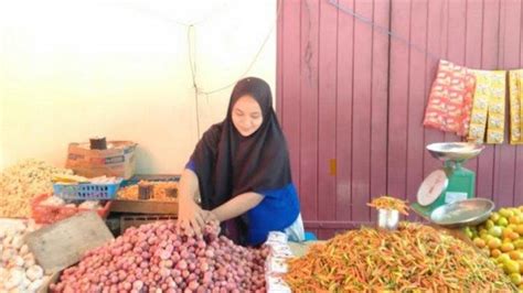 Harga Cabai Rawit Di Pasar Tradisional Marisa Gorontalo Turun Bawang