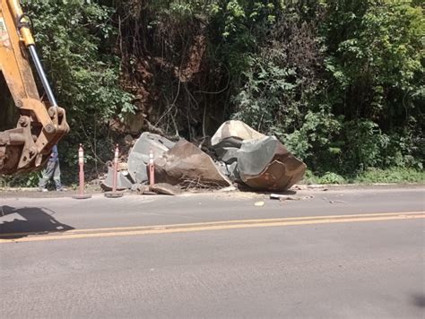 Realizada a implosão de pedra na BR 158 entre Itaara e Santa Maria