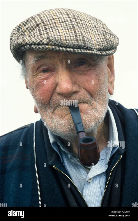 portrait of an old Irishman smoking his pipe Stock Photo - Alamy