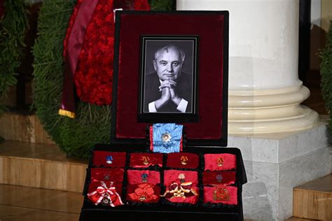 Mii de oameni prezenți la funeraliile fostului conducător sovietic