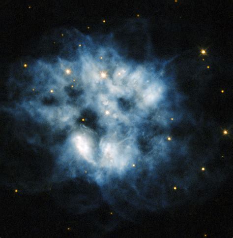 Hubble Views Planetary Nebula NGC 2452