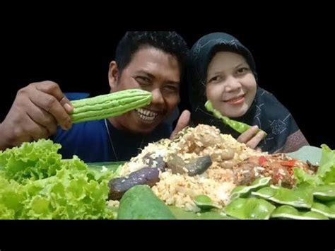 MUKBANG NASI PADANG PAKE LAUK IKAN BAKAR DAN TANBUSU LALAPAN MENTAH