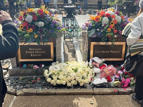 Lisa Marie Presley Laid To Rest At Graceland Next To Her Son Benjamin