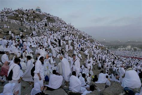 Jutaan Umat Muslim Melaksanakan Wukuf Di Padang Arafah