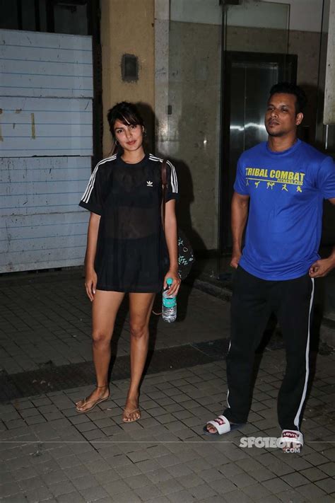 Sushant Singh Rajput S Stunning Gf Rhea Chakraborty Gives Her Lbd An