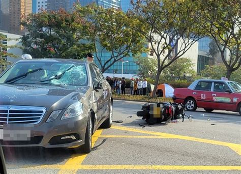 中環民光街電單車撼私家車 鐵騎士受傷送院 星島日報