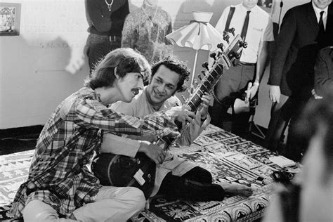 EC GH007 George Harrison And Ravi Shankar Iconic Images