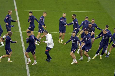 Foto Video Vatreni U Dobrom Raspolo Enju Odradili Trening Na Ki Nom