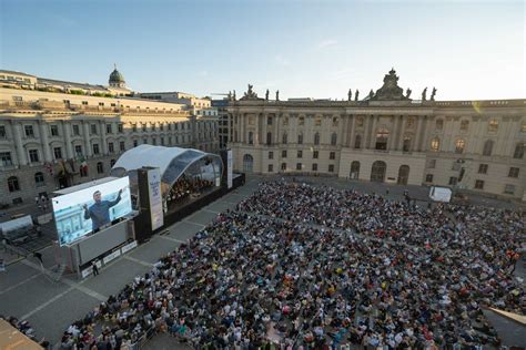 Ber Besucherinnen Und Besucher Vor Ort Bei Staatsoper F R Alle