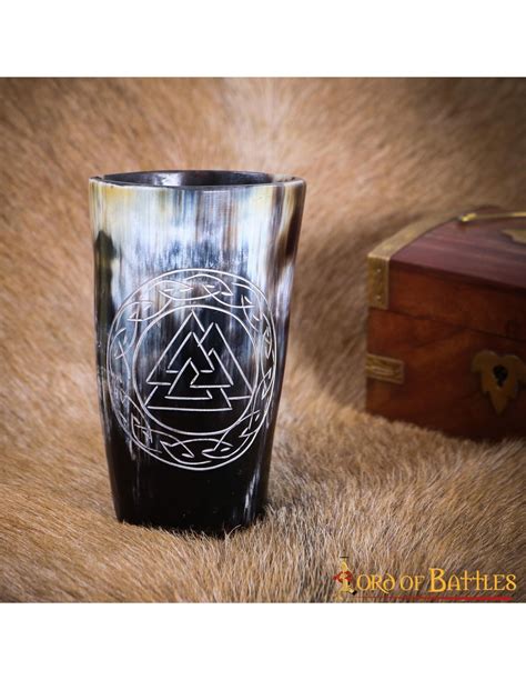 Set de 2 verres en corne de bœuf design noeud Viking Valknut