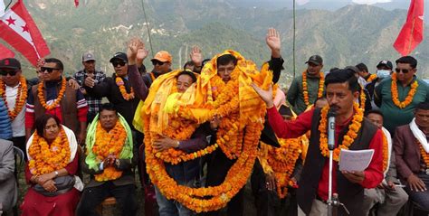 रामेछापमा गठबन्धनका उम्मेदवारलाई ५१ किलोको माला Bagmati Page