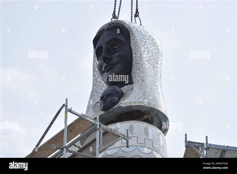 Primosten Kroatien Arbeiten Sie Am Aufbau Der Statue