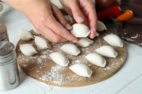 Ciasto na pierogi Magdy Gessler Miękkie i elastyczne ciasto pierogowe